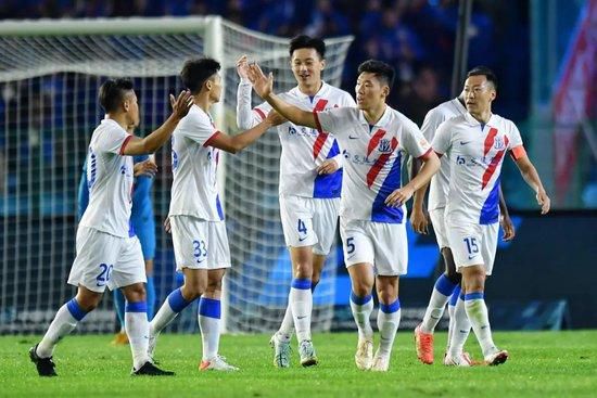 关锦鹏、袁泉、任泉、陈明等众多明星也前来捧场。