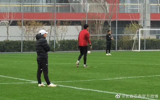 4月19日，《新疆》众主创齐聚国家图书馆学津堂，与媒体及观众一起 上一页12345.