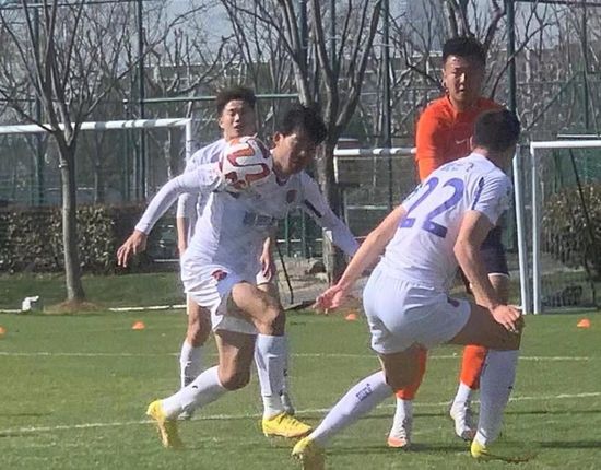 在这一季里，泰德和球队学着“先动手再动口”，把握他们从未设想过的机会。