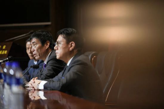 导演蒂姆·波顿，主演迈克尔·基顿、珍娜·奥尔特加、薇诺娜·瑞德、莫妮卡·贝鲁奇、贾斯汀·塞洛克斯出席。