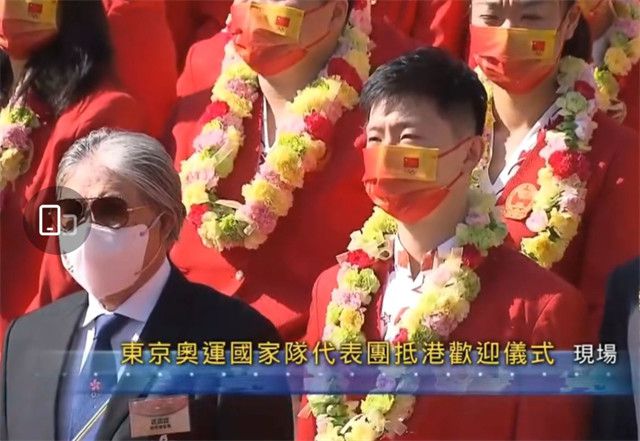 《隔壁房间》蒂尔达·斯文顿朱丽安·摩尔同框路透 2024-05-07 当地时间2024年5月6日，美国纽约，蒂尔达·斯文顿、朱丽安·摩尔现身新电影《隔壁房间》片场。