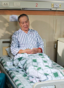 在海报的正上方写着：“永远做自己 《蝙蝠侠》猫女选角工作启动 数位黑人女星成候选 2019-10-04 近日，新版《蝙蝠侠》启动选角工作。
