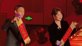 除了在海洋馆实地接触企鹅生活，可爱外形与企鹅萌态如出一辙的 《帝企鹅日记》：类人品格的塑造 2011-11-29 法瑞尔主演！